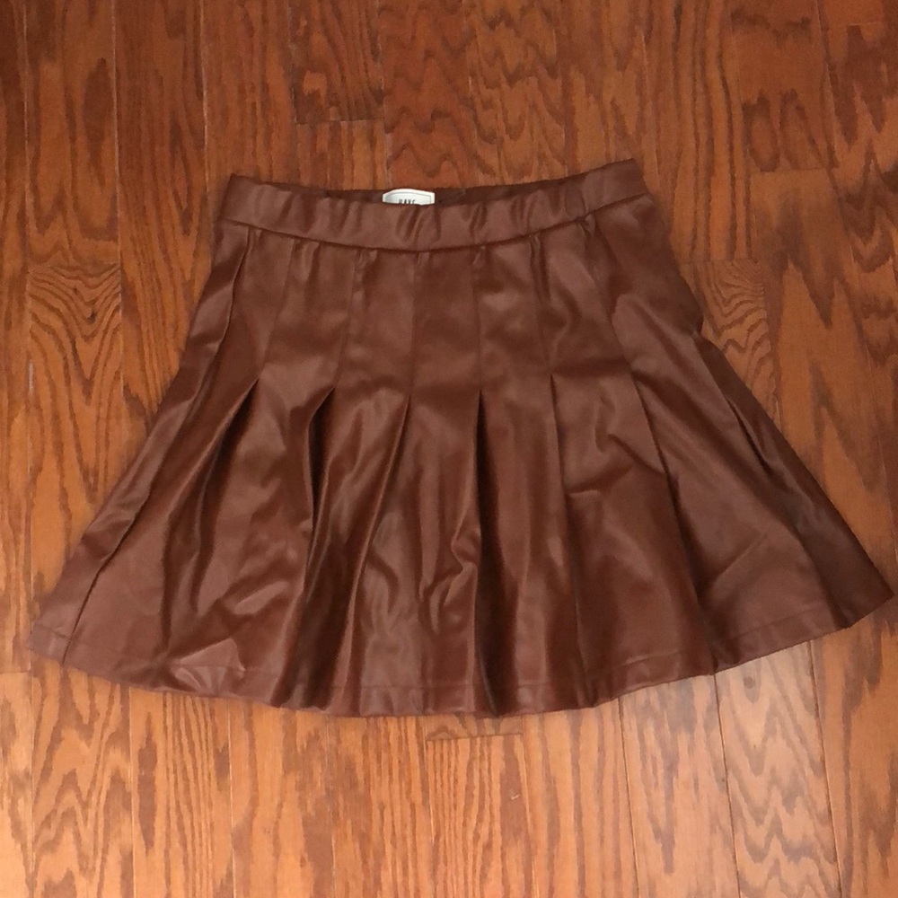 Faux leather pleated skirt